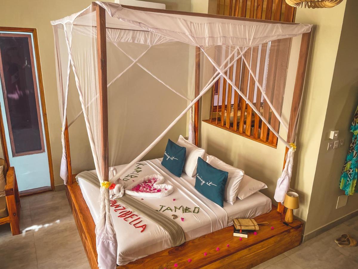 Zanzibella Hotel & Spa Kiwengwa  Kültér fotó A bed with a mosquito net