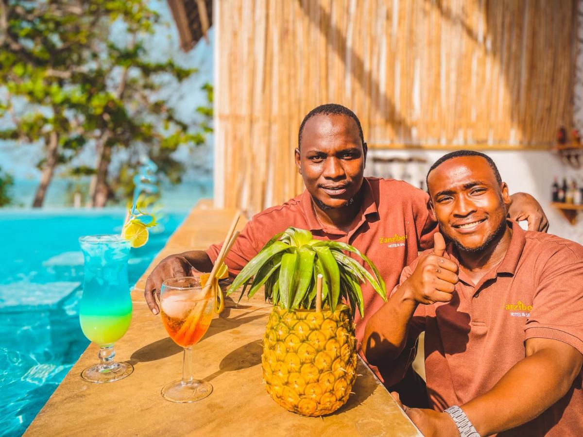 Zanzibella Hotel & Spa Kiwengwa  Kültér fotó Two men in Zanzibar