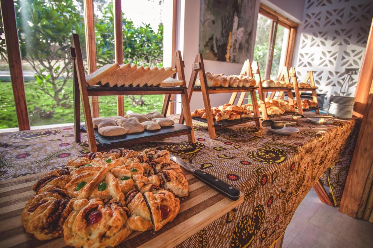 Zanzibella Hotel & Spa Kiwengwa  Kültér fotó A selection of pastries at a buffet