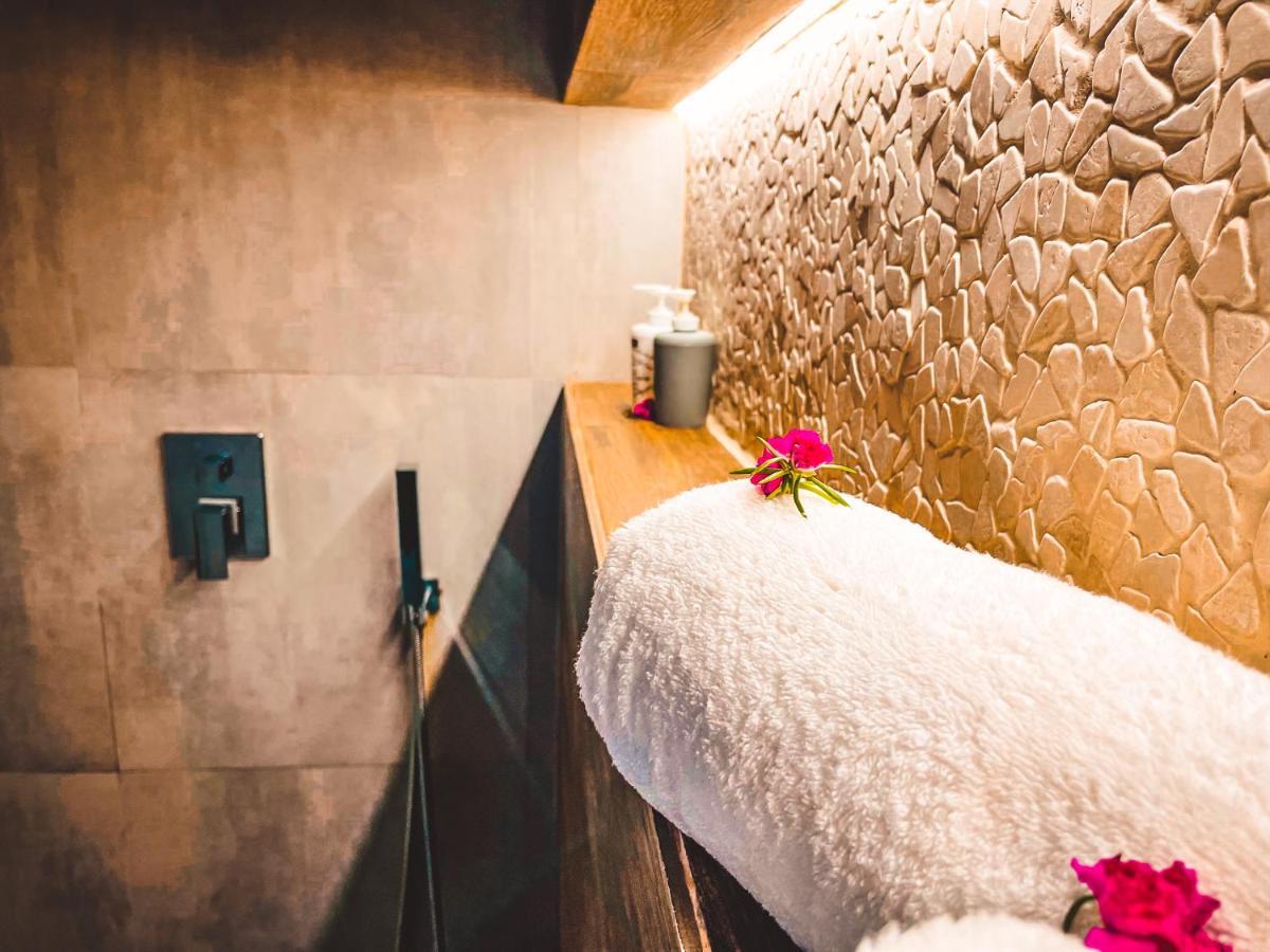 Zanzibella Hotel & Spa Kiwengwa  Kültér fotó Bathroom